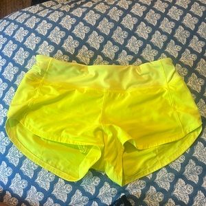 Lulu Lemon Speen up Shorts 2.5 in highlight Yellow Size 4